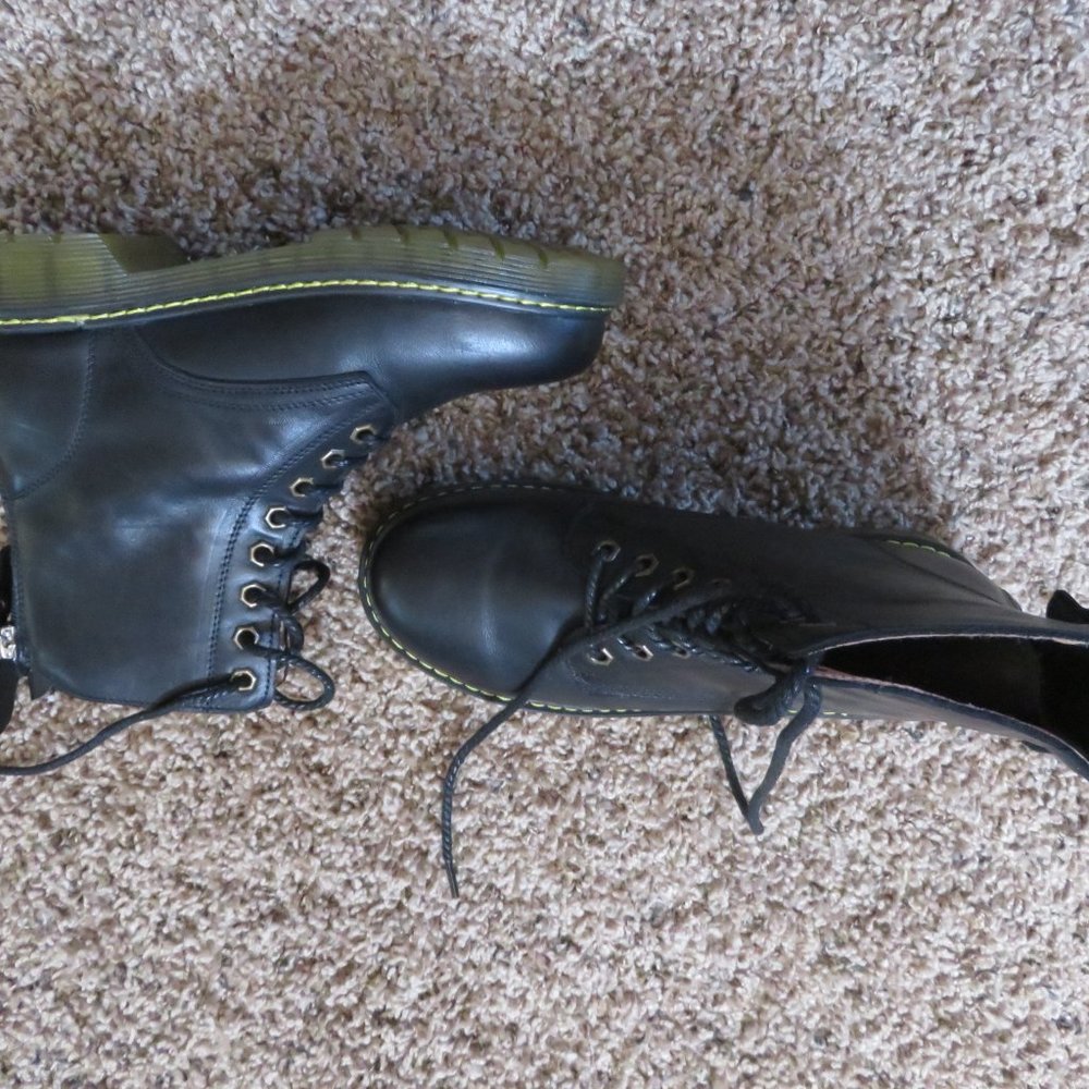 Boots - Picture 4 of 5